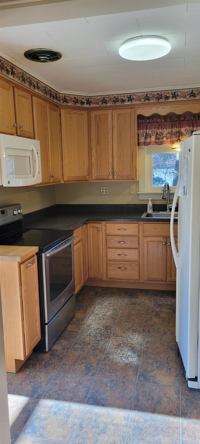 35 Indian Ridge Rd, Contoocook, NH 03229 - photo 4