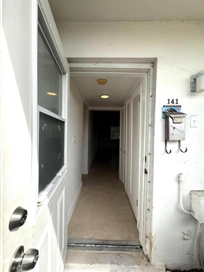 141 West Ct unit 10, Royal Palm Beach, FL 33411 - photo 3