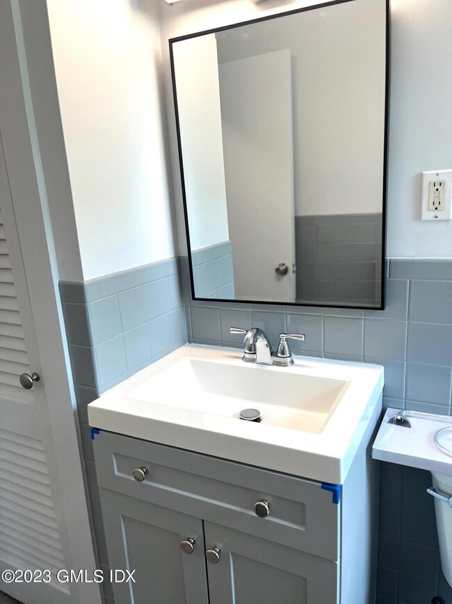 Bthrm Vanity