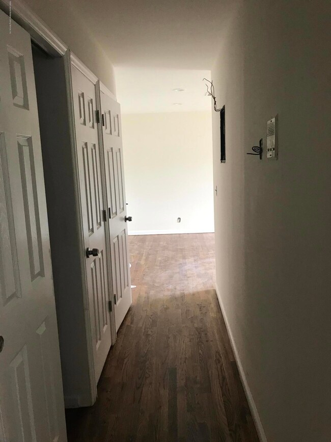 924 Armstrong Ave unit 2-3, Staten Island, NY 10308 - photo 5
