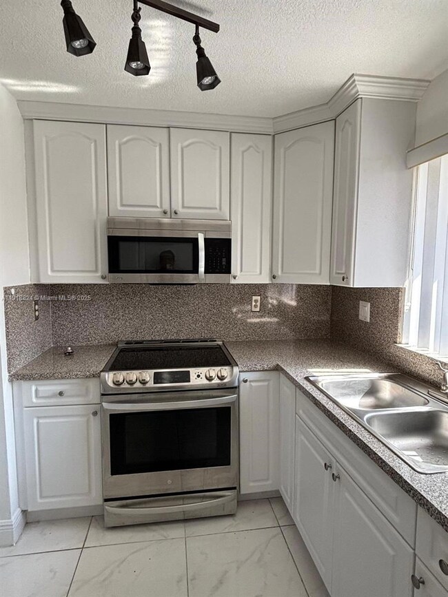 2740 W 61st St unit 204, Hialeah, FL 33016 - photo 4