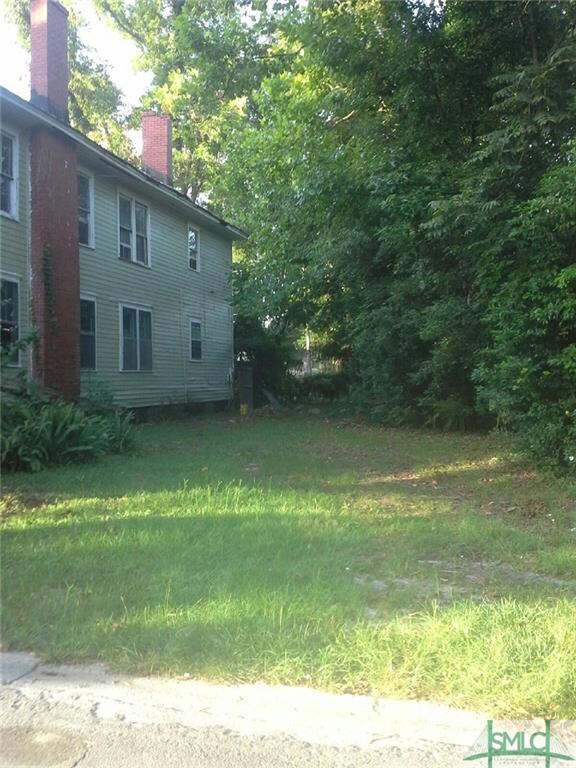 Vacant 1/2 lot @ 621 Included in sale