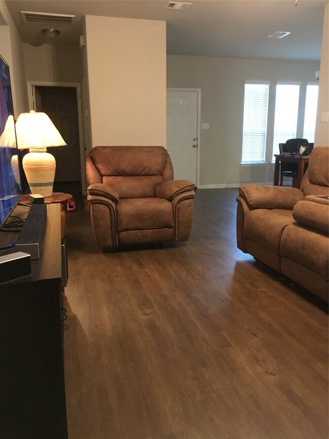 10045 Swift Fox Ct, Magnolia, TX 77354 - photo 3