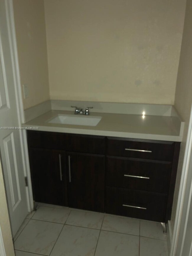 Garden Lake Towers unit 104, Miami, FL 33184 - photo 5