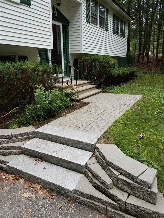 27 Coburn Ave, Nashua, NH 03063 - photo 2