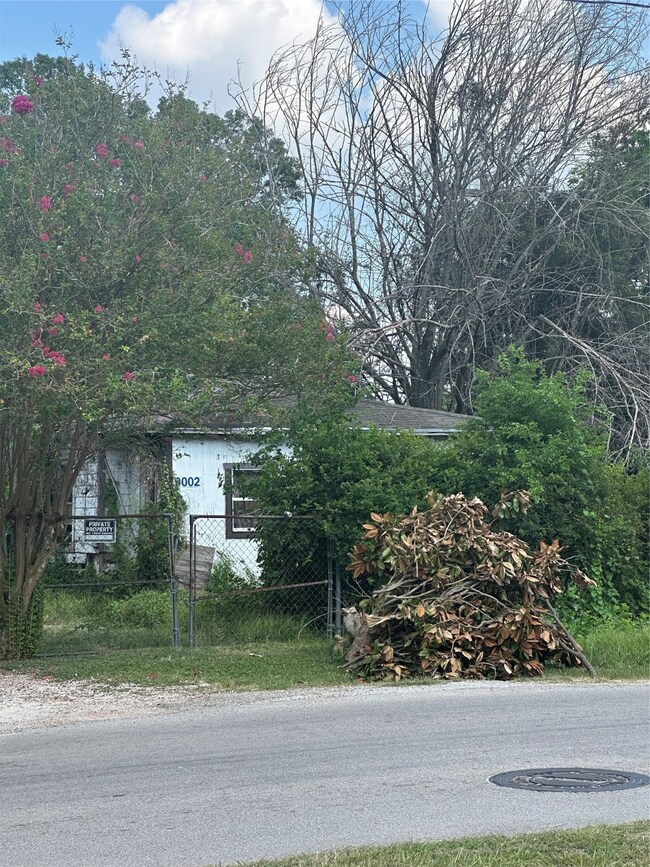 9002 De Priest St, Houston, TX 77088 - photo 3