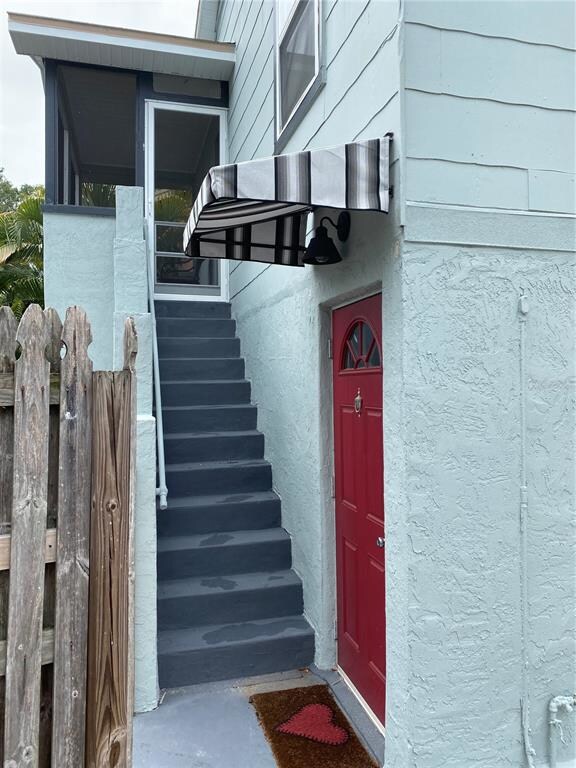 1011½ 14 St N, Saint Petersburg, FL 33705 - photo 2