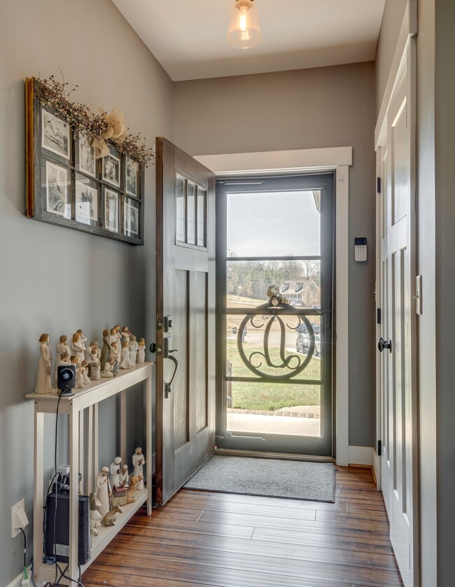 309 Sara Acres Dr, Tennessee Ridge, TN 37178 - photo 7