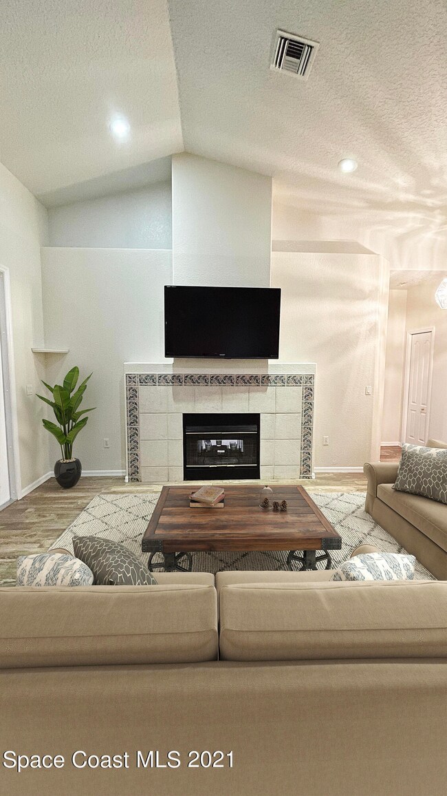 16280812344_LivingRoom