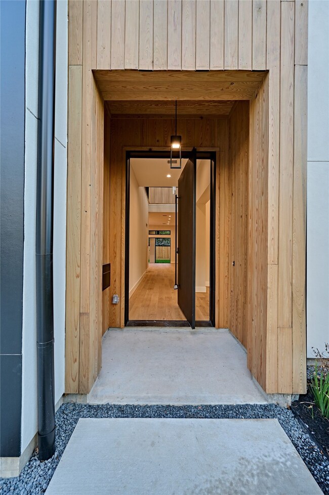 1419 Hewitt Dr, Houston, TX 77018 - photo 3