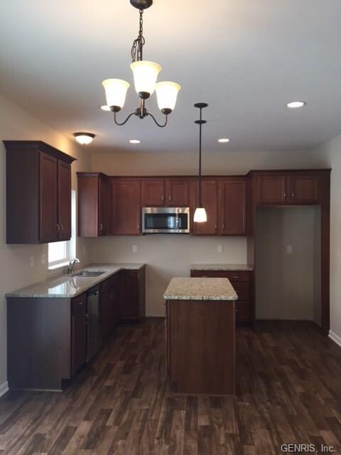 Gorgeous Maple Kitchen with Granite counters!