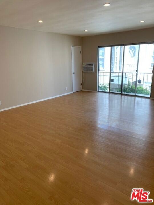 1201 S Sherbourne Dr unit 4, Los Angeles, CA 90035 - photo 2