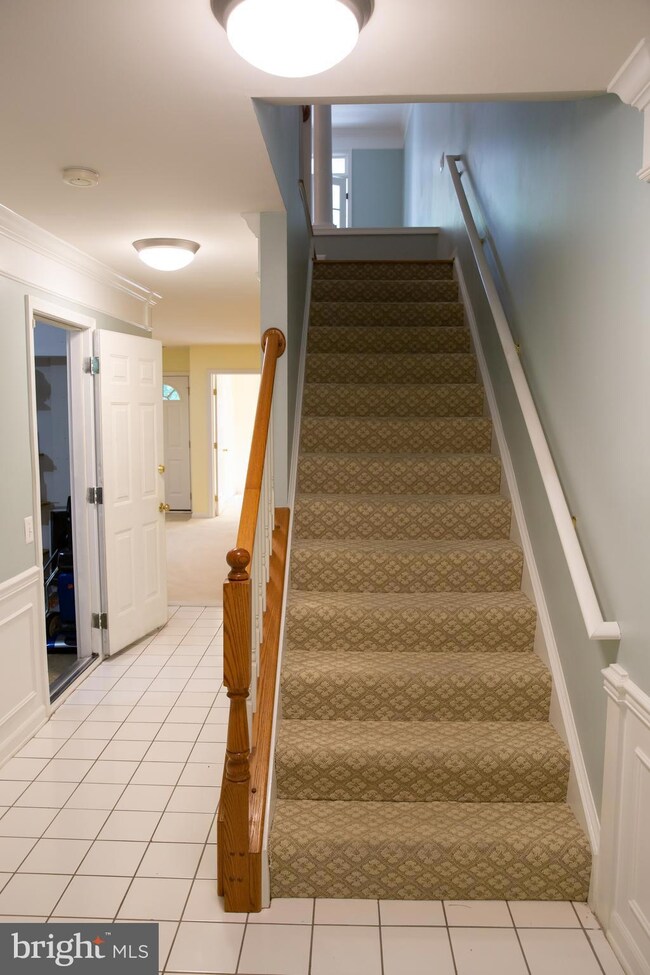 5421 Summer Leaf Ln, Alexandria, VA 22312 - photo 2