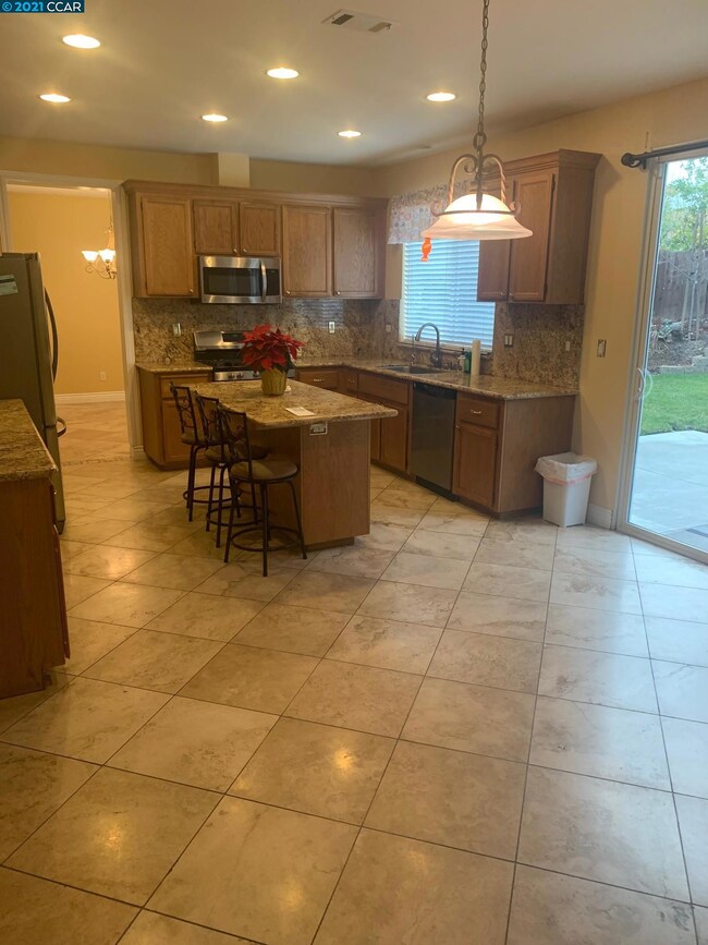 1925 Kern Mountain Way, Antioch, CA 94531 - photo 6