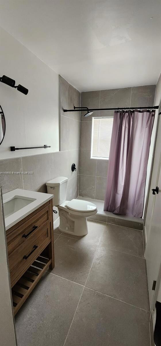Brand new full bathroom (upsairs)