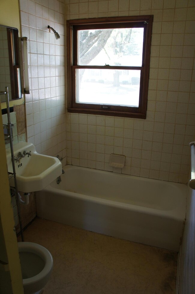 Full Bathroom