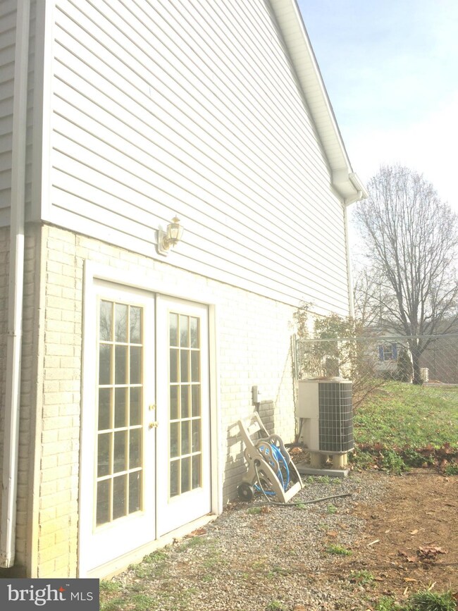 339 Longwood Dr, Bunker Hill, WV 25413 - photo 4