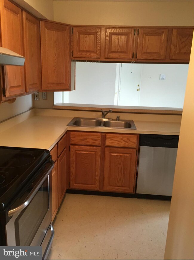 200 Oak Leaf Cir unit J, Abingdon, MD 21009 - photo 3