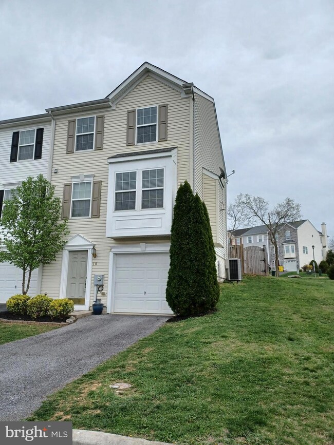 10 Lopez Dr, Martinsburg, WV 25405 - photo 2