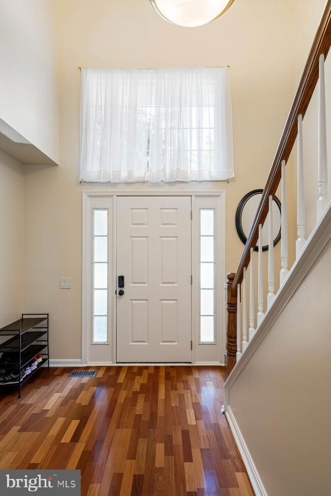 2850 Chevoit Hill Ct, Woodbridge, VA 22191 - photo 4