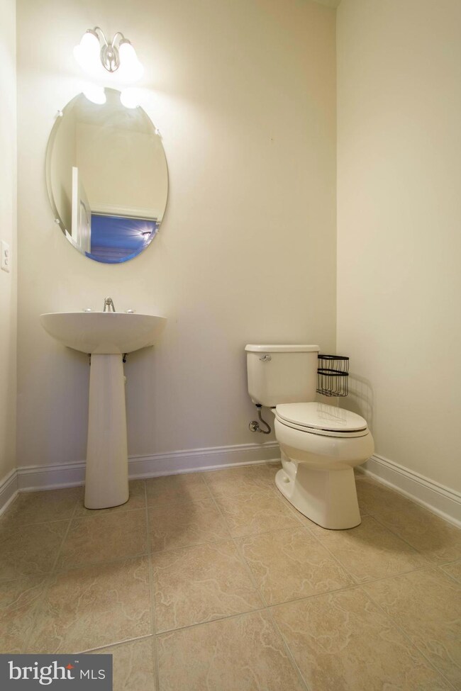 7638 Elmcrest Rd, Hanover, MD 21076 - photo 5