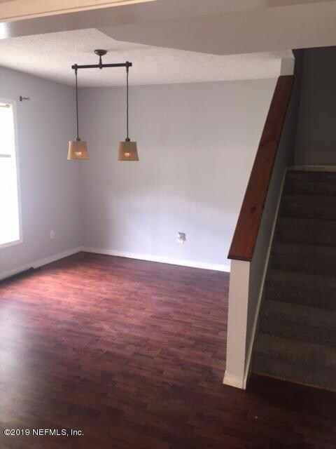 2386 Villanova Cir, Jacksonville, FL 32218 - photo 5