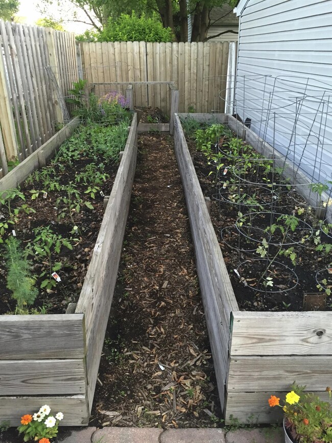 9336 Saric Dr, Highland, IN 46322 - photo 5