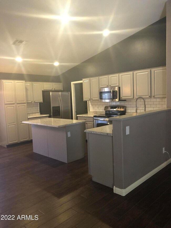 9366 W Deanna Dr, Peoria, AZ 85382 - photo 5