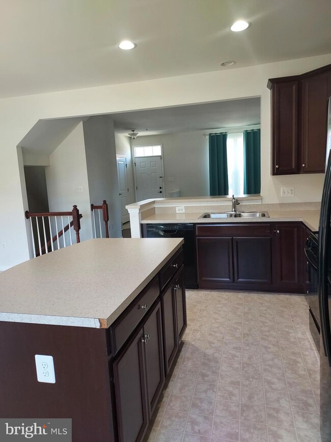 12000 Roy Hobbs Place, Waldorf, MD 20602 - photo 3