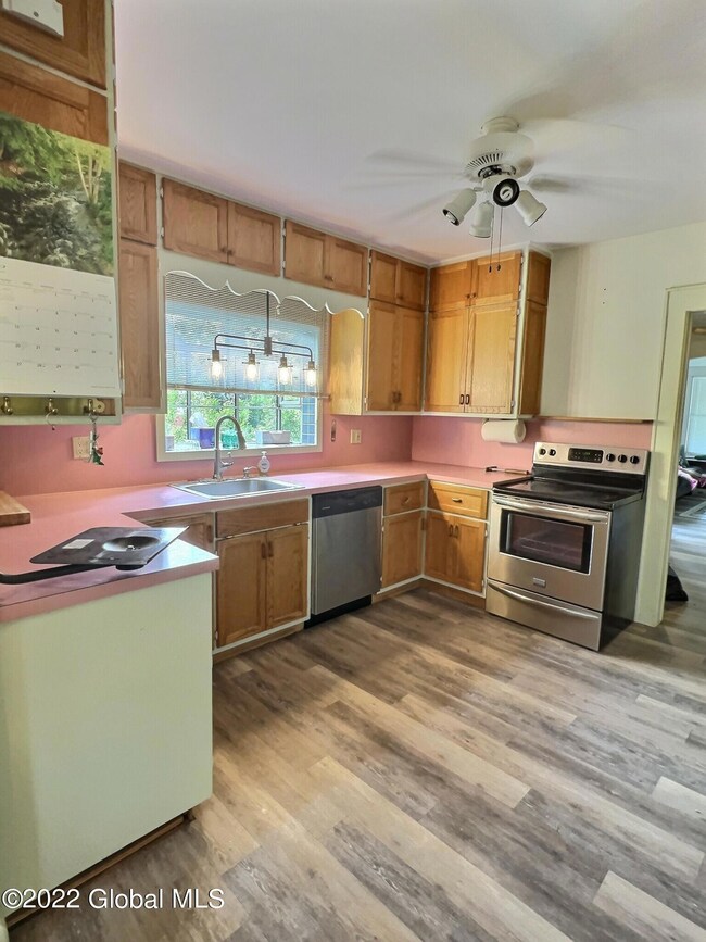 865 Vischer Ave, Schenectady, NY 12306 - photo 5