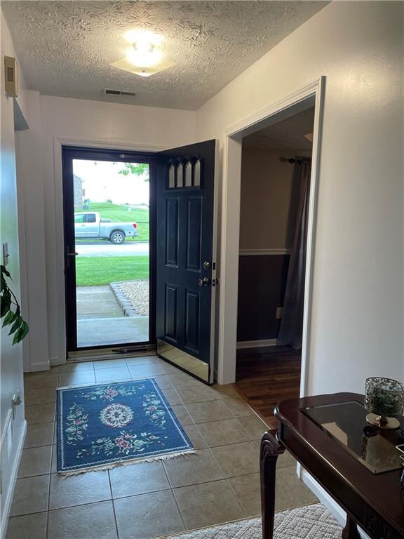 915 E Fleetwood Dr, Greensburg, IN 47240 - photo 2