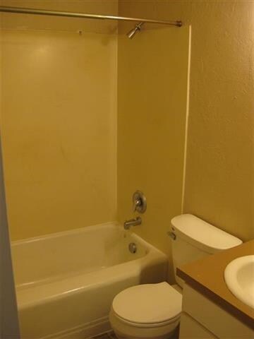 215 E Colorado Ave, Nampa, ID 83686 - photo 6