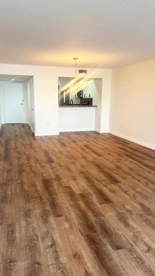 Waterford Plaza unit 407, Memphis, TN 38103 - photo 4