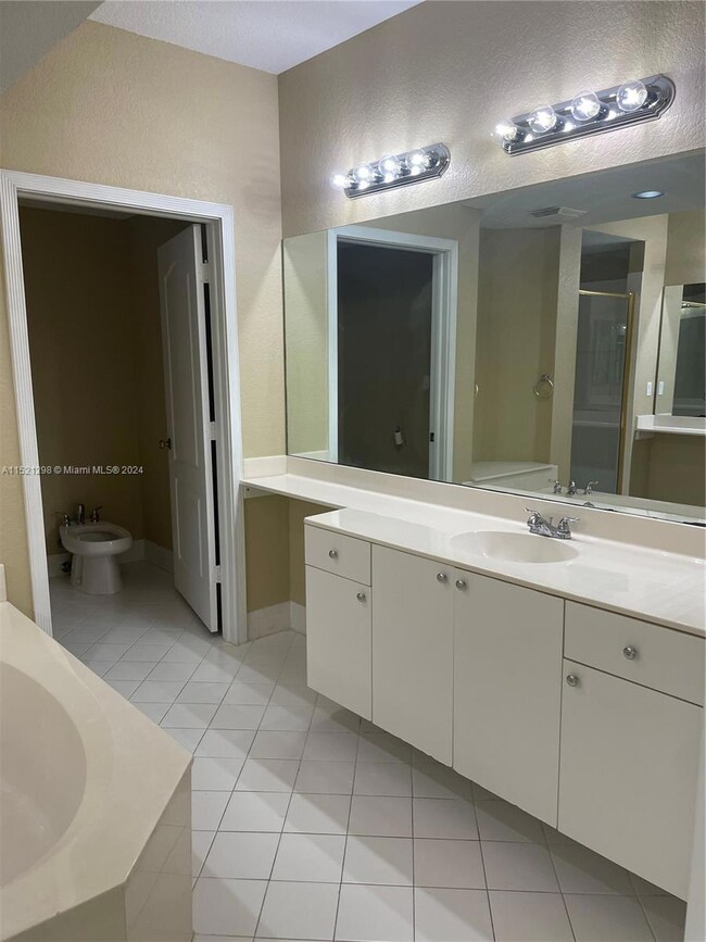 10770 NW 66th St unit 109, Doral, FL 33178 - photo 4