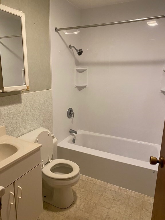 624 Orswell St unit 2, Fall River, MA 02721 - photo 5