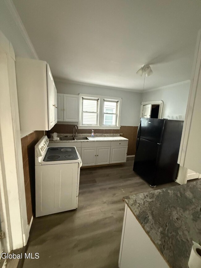 32 Elm St, Schenectady, NY 12304 - photo 7