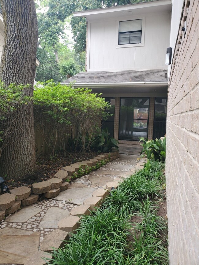 8025 W Oakwood Ct, Houston, TX 77040 - photo 2