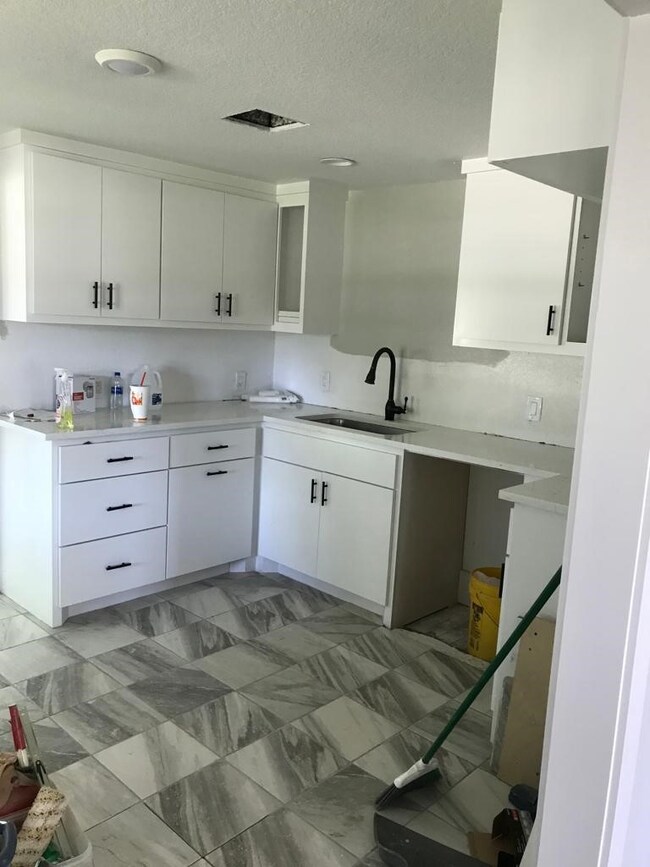 607 Malone St, Tomball, TX 77375 - photo 4