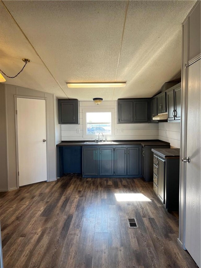 127 Hillside Dr, Troy, TX 76579 - photo 6