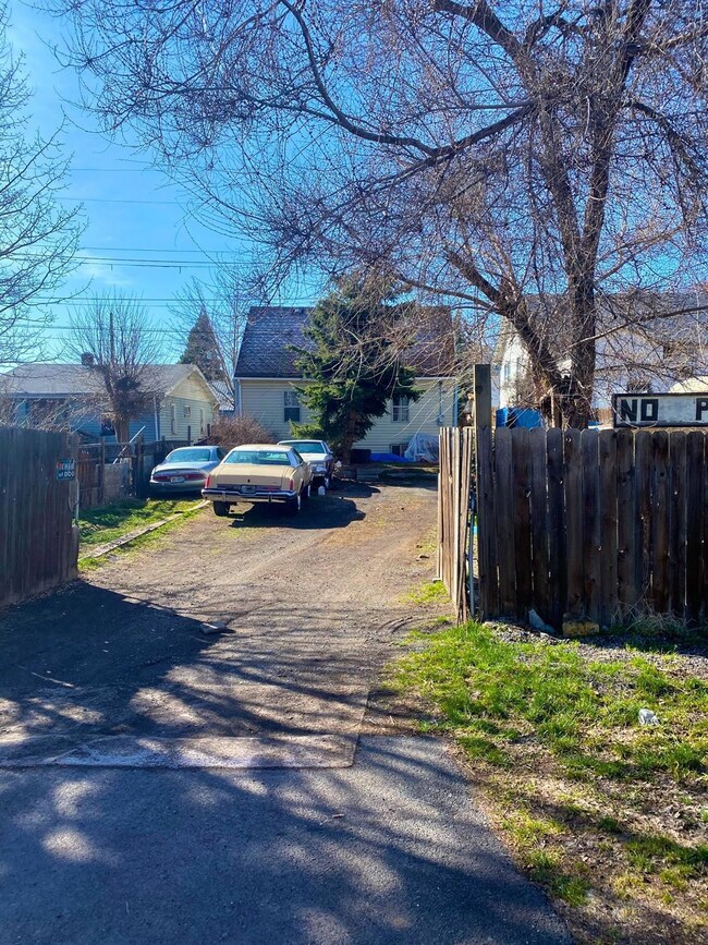 715 Roseway Dr, Klamath Falls, OR 97601 - photo 2