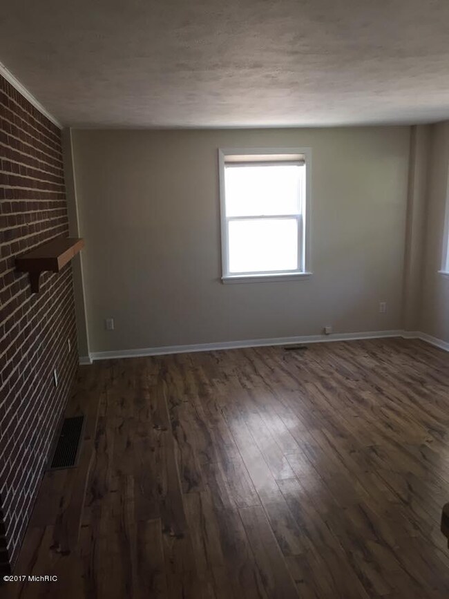 106 S Marshall Ave, Marshall, MI 49068 - photo 5