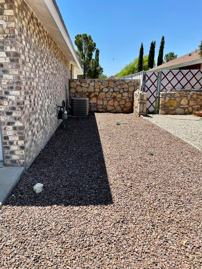 14260 Desert Fire Ct, Horizon City, TX 79928 - photo 3