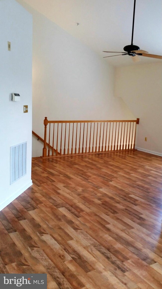 25272 Riffleford Square unit 205, Chantilly, VA 20152 - photo 5