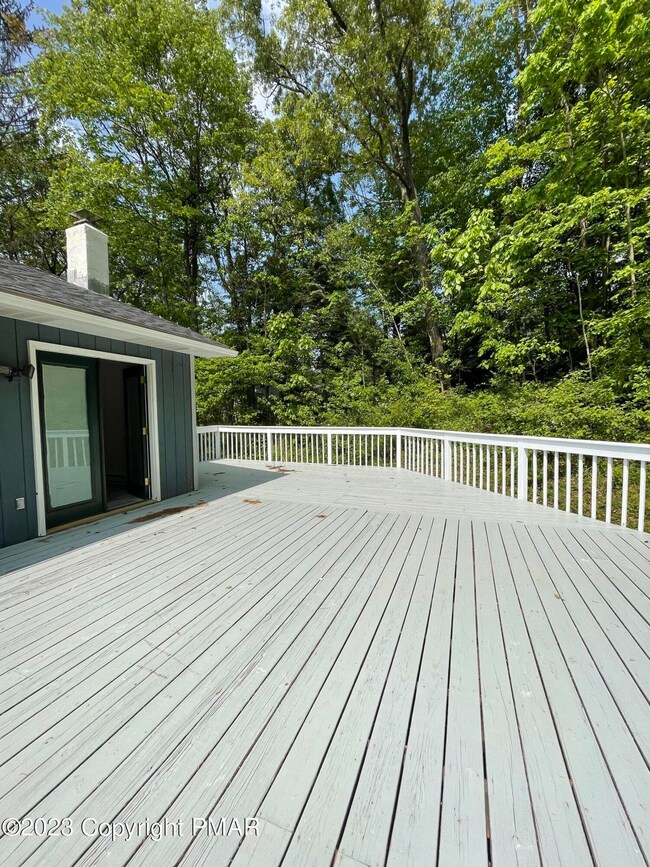 3128 Godfrey Ridge Dr, Stroudsburg, PA 18360 - photo 5