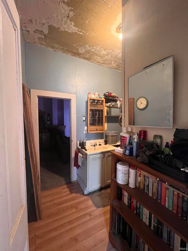 910 W Marion St, Elkhart, IN 46516 - photo 5