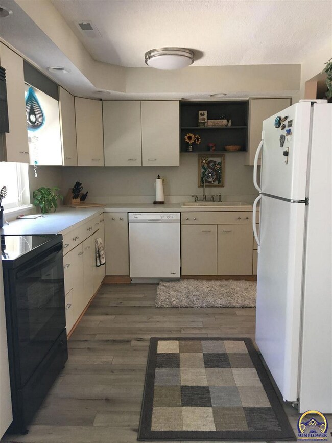 3724 SW 34th St, Topeka, KS 66614 - photo 4