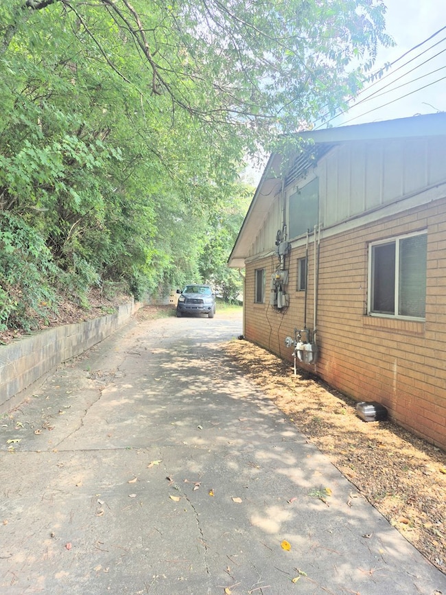 1104 W Crawford St, Dalton, GA 30720 - photo 3