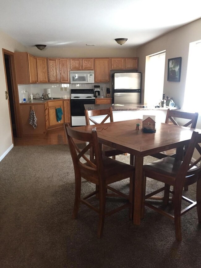 Dining Area & Kitchen