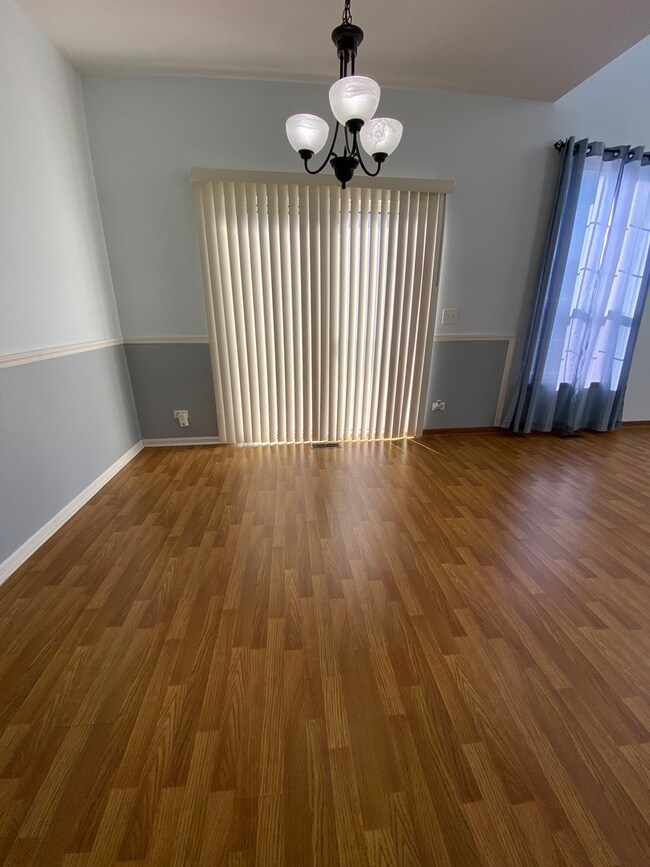 2203 Rossiter Pkwy, Plainfield, IL 60586 - photo 7