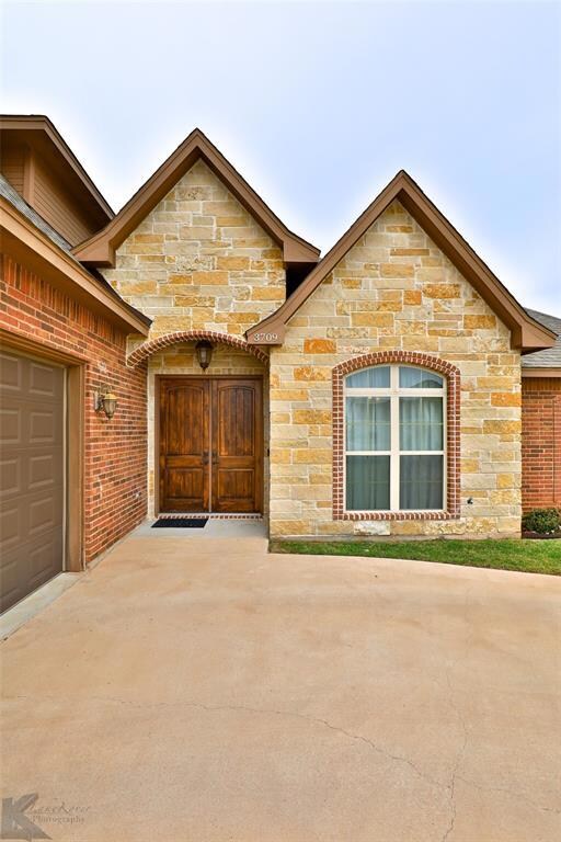 3709 Hill Country Dr, Abilene, TX 79606 - photo 2